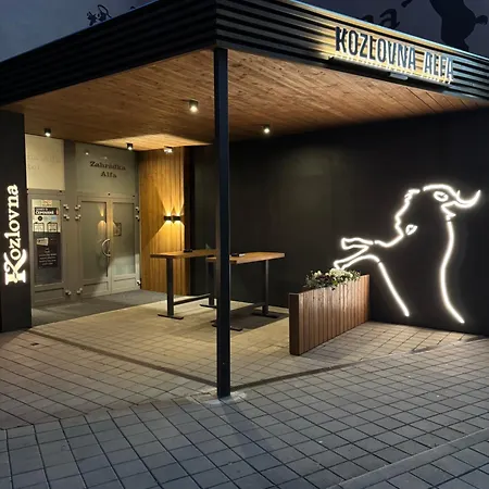 阿尔法酒店